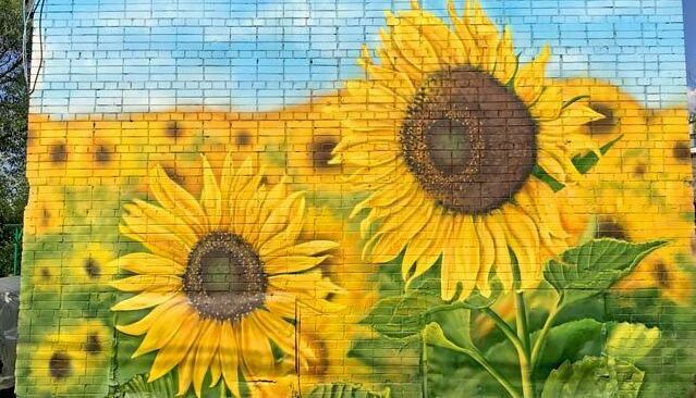 Подсолнухи для жителей близлежащих домов граффити на ЦТП