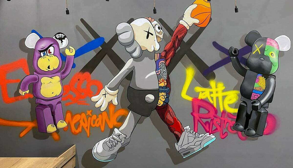Фрагмент росписи кафе граффити kaws